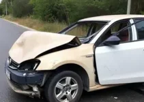 acidente com carro e passarela SP